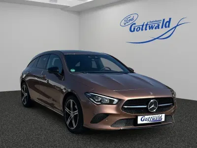 Gebraucht Mercedes CLA180 Shooting Brake Night 136 PS (100 kW) 2023 Gold Kombi