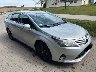 Gebraucht Toyota Avensis T2 124 PS (91 kW) 2012 Silber Kombi