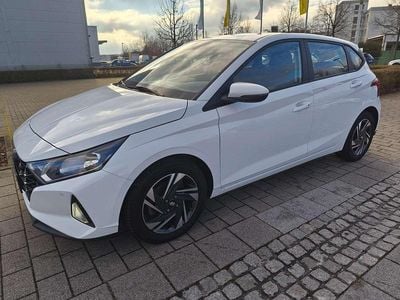 Weiß Gebraucht 2022 Hyundai i20 Edition 30 Limousine | 16.790 € (Fairer Preis)