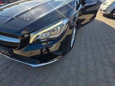 Gebraucht Mercedes CLA220 Shooting Brake 177 PS (130 kW) 2017 Schwarz Kombi