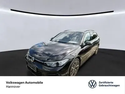 Gebraucht VW Passat R-line 150 PS (110 kW) 2024 Grenadillschwarz metallic Kombi