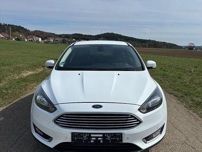 Gebraucht Ford Focus Titanium 101 PS (74 kW) 2016 Weiß Kombi