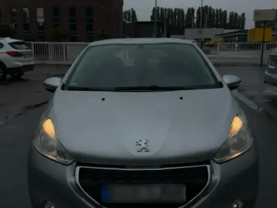 Gebraucht Peugeot 208 Active 60 PS (44 kW) 2012 Silber Kleinwagen