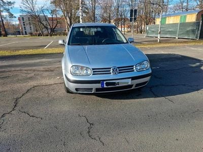 Silber Gebraucht 2002 VW Golf IV Kleinwagen | 1.900 € (Fairer Preis)