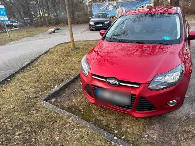 Gebraucht Ford Focus 125 PS (91 kW) 2014 Rot Limousine