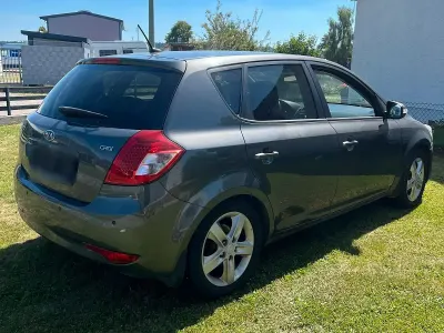 Gebraucht Kia Ceed 125 PS (91 kW) 2011 Grau Kleinwagen
