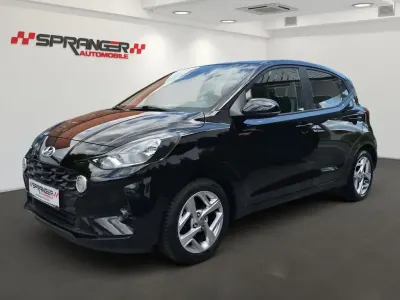 Gebraucht Hyundai i10 Trend 84 PS (61 kW) 2022 Phantom black / met Kleinwagen