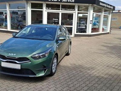Gebraucht Kia Ceed 101 PS (74 kW) 2024 Experience green meallic Kleinwagen