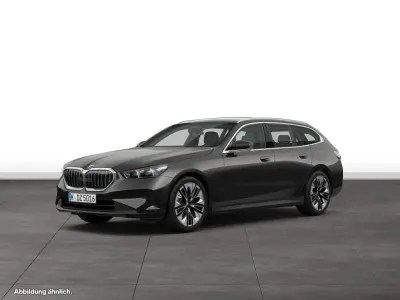 Gebraucht BMW 520 197 PS (144 kW) 2025 Sophistograu brillanteffekt metallic Kombi
