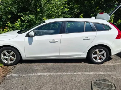 Gebraucht Volvo V60 136 PS (100 kW) 2014 Weiß Kombi