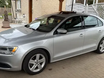 Gebraucht VW Jetta 140 PS (102 kW) 2012 Silber Limousine
