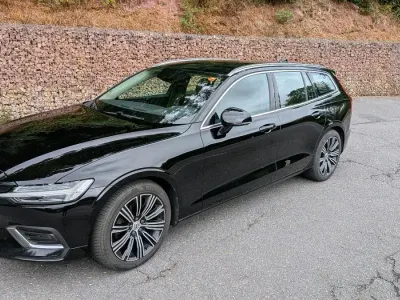 Gebraucht Volvo V60 150 PS (110 kW) 2026 Schwarz Kombi