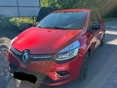 Używany Renault Clio IV LIMITED 90 KM (66 kW) 2017 Czerwony Hatchback