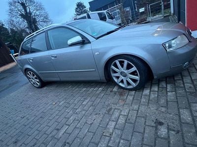 Grau Gebraucht 2001 Audi A4 Kombi | 2.500 € (Teuer)