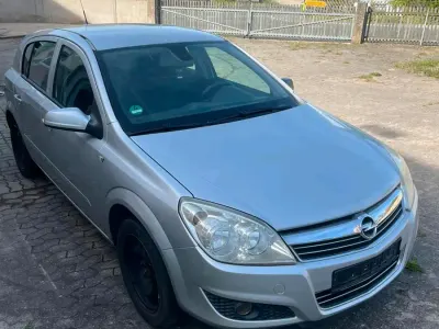 Używany Opel Astra 105 KM (77 kW) 2007 Sedan/Limuzyna