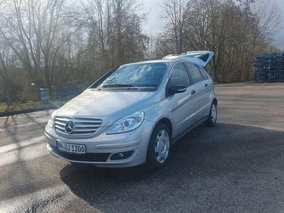Gebraucht Mercedes B180 109 PS (80 kW) 2007 Silber Van / Kleinbus
