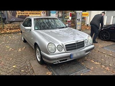 Second-hand Mercedes E240 Elegance 170 CP (125 kW) 1999 Berlinǎ