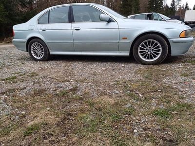 Gebraucht BMW 525 136 PS (100 kW) 2002 Silber Limousine