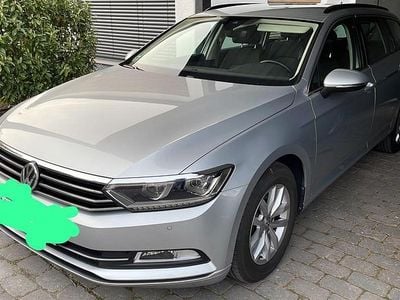 Gebraucht VW Passat 120 PS (88 kW) 2018 Silber Kombi