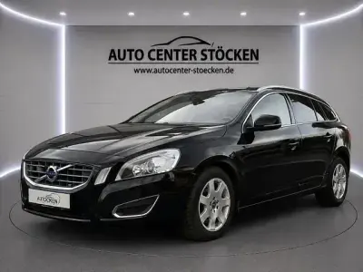 Używany Volvo V60 Momentum 179 KM (131 kW) 2012 Czarny Kombi