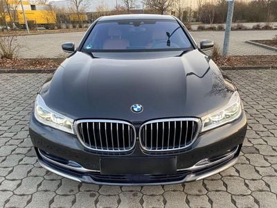 Gebraucht BMW 740 320 PS (235 kW) 2016 Grau Limousine