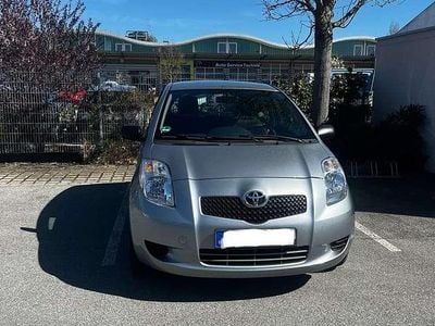 Gebraucht Toyota Yaris 69 PS (50 kW) 2006 Silber Limousine