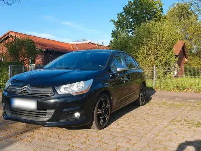 Gebraucht Citroën C4 SELECTION 114 PS (83 kW) 2014 Schwarz Limousine
