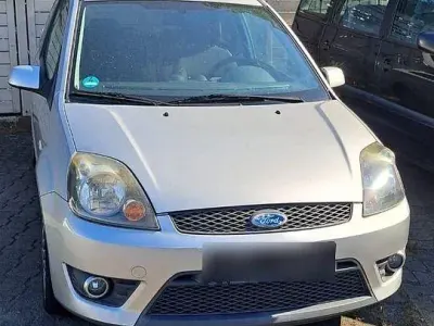 Gebraucht Ford Fiesta 80 PS (58 kW) 2008 Silber Kleinwagen
