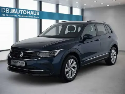 Second-hand VW Tiguan Life 245 CP (180 kW) 2022 Albastru SUV