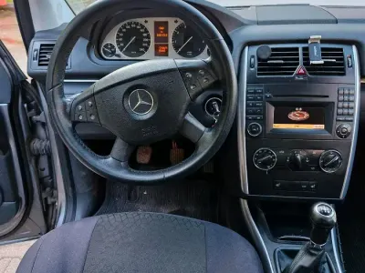 Gebraucht Mercedes B180 116 PS (85 kW) 2010 Grau Van / Kleinbus
