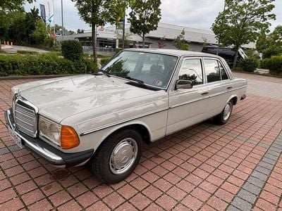 Gebraucht Mercedes 200 60 PS (44 kW) 1980 Grau Limousine