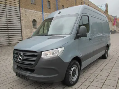 Gebraucht Mercedes Sprinter 163 PS (119 kW) 2020 Grau Van