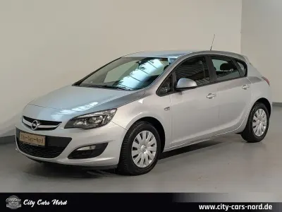 Gebraucht Opel Astra Selection 116 PS (85 kW) 2015 Silber Limousine