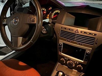 Schwarz Gebraucht 2005 Opel Astra GTC Coupé | 1.500 €