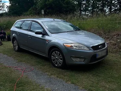 Gebraucht Ford Mondeo Ambiente 122 PS (89 kW) 2009 Silber Kombi