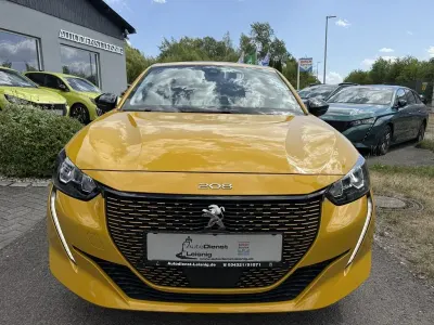 Gebraucht Peugeot e-208 Allure 100 kW (136 PS) 2022 Gelb faro Kleinwagen