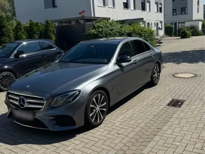 Gebraucht Mercedes E220 AMG line 194 PS (142 kW) 2016 Grau Limousine