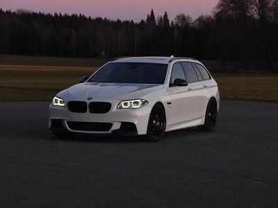 Używany BMW M550 Comfort Edition 381 KM (280 kW) 2014 Biały Sedan/Limuzyna