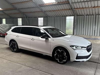 Gebraucht Skoda Superb Sport 204 PS (150 kW) 2025 Weiß Kombi