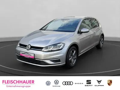 Gebraucht VW Golf VII Sound 110 PS (80 kW) 2018 Tungsten silver metallic Limousine