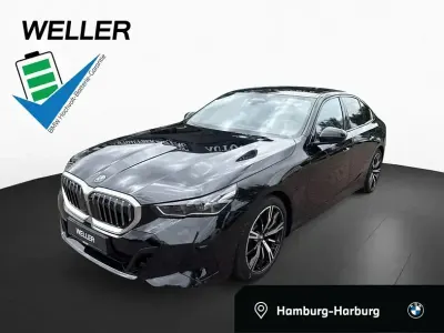 Gebraucht BMW 530e M Sport 299 PS (219 kW) 2025 Saphirschwarz (schwarz) Limousine