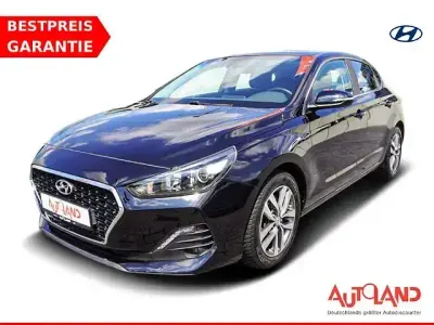 Gebraucht Hyundai i30 120 PS (88 kW) 2019 Phantomblackmet. Limousine