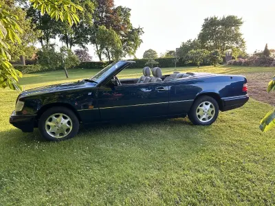 Gebraucht Mercedes E220 150 PS (110 kW) 1996 Blau Cabrio