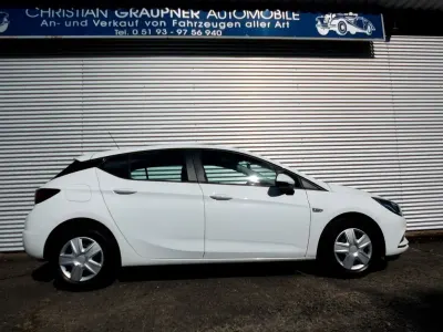 Gebraucht Opel Astra Selection 105 PS (77 kW) 2017 Weiß Limousine