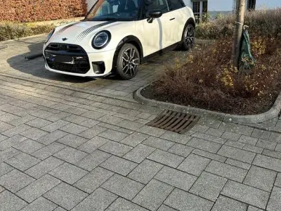 Używany Mini John Cooper Works 204 KM (150 kW) 2025 Biały Hatchback