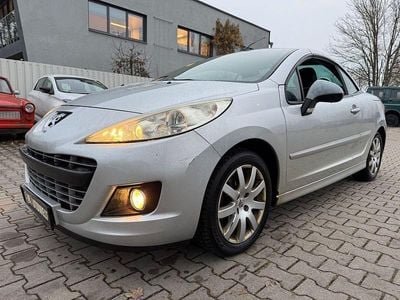 Silber Gebraucht 2010 Peugeot 207 CC Platinum Cabrio | 990 €