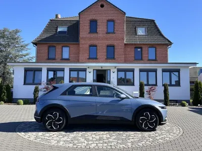 Gebraucht Hyundai Ioniq 125 kW (170 PS) 2022 Lucid blue / mic Kleinwagen