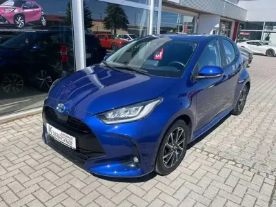 Gebraucht Toyota Yaris Hybrid Team 116 PS (85 kW) 2023 Nachtblau met. Limousine