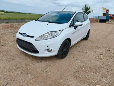 Gebraucht Ford Fiesta Titanium 81 PS (59 kW) 2009 Weiß Kleinwagen