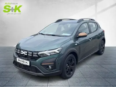 Neu Dacia Sandero Extreme 101 PS (74 kW) 2025 Zedergrün Kleinwagen